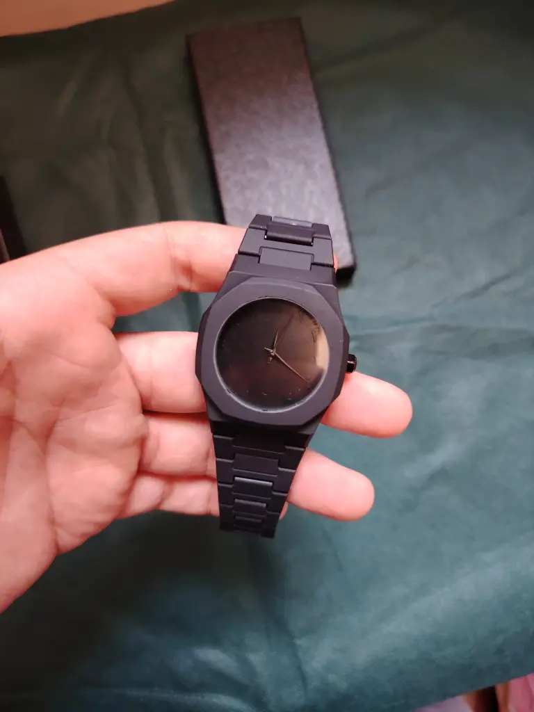 Black Aura watch