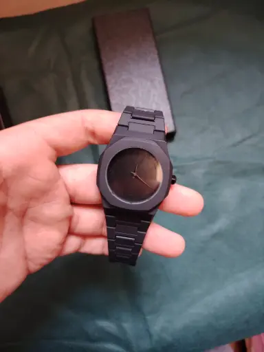Black Aura watch